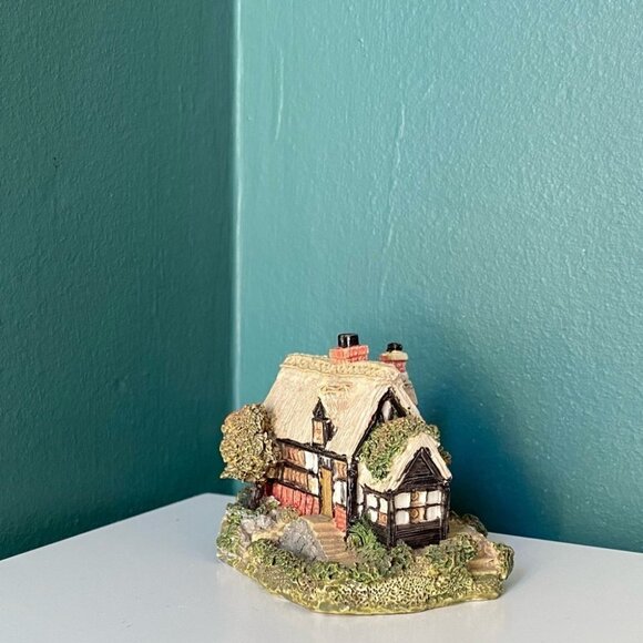 Miniature HOUSE FIGURINE The Aristocrat Collection EPL Tudor Cottage Collectible - Picture 5 of 9